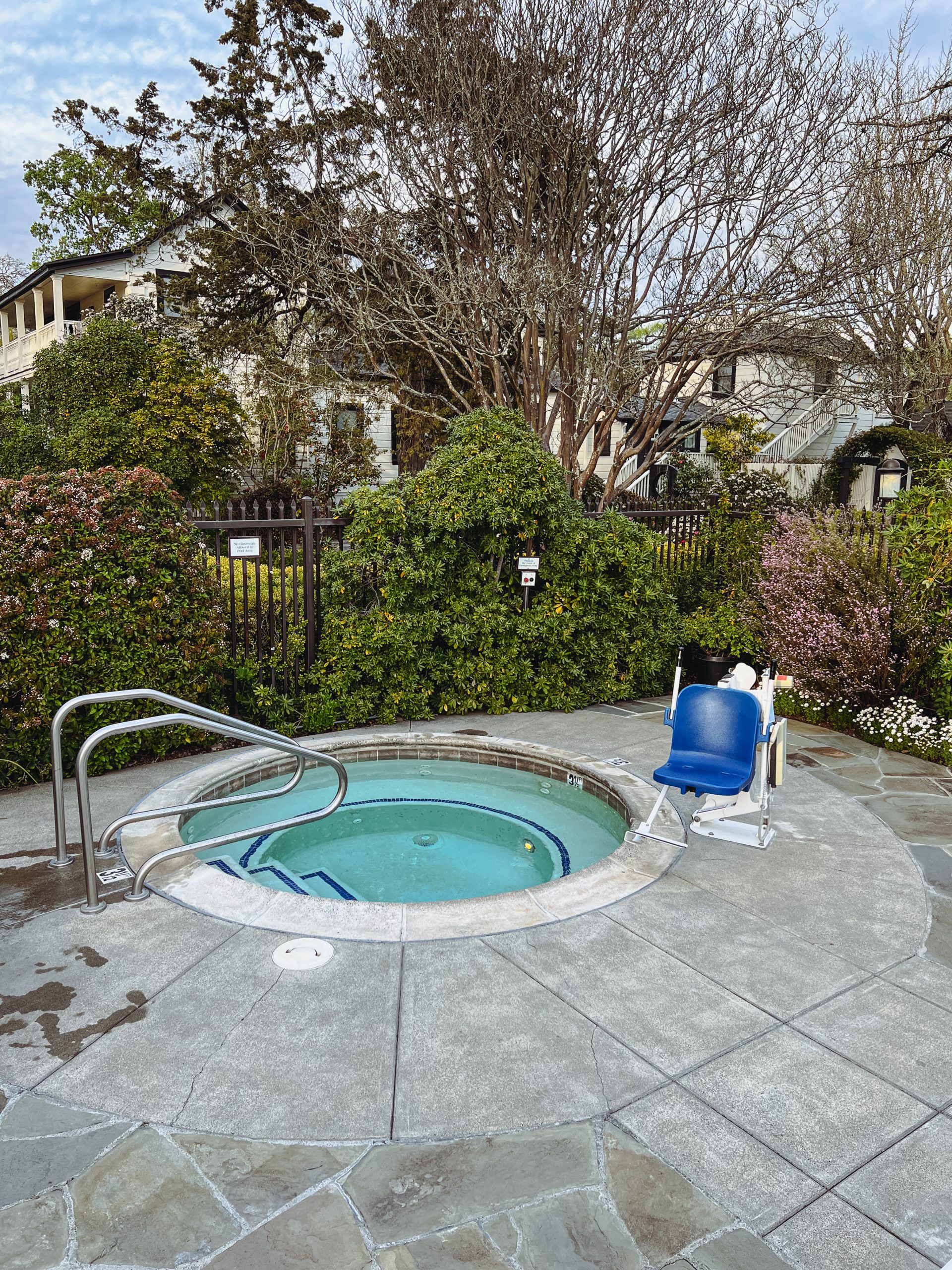 a hot tub with a chair in the middle of a pool